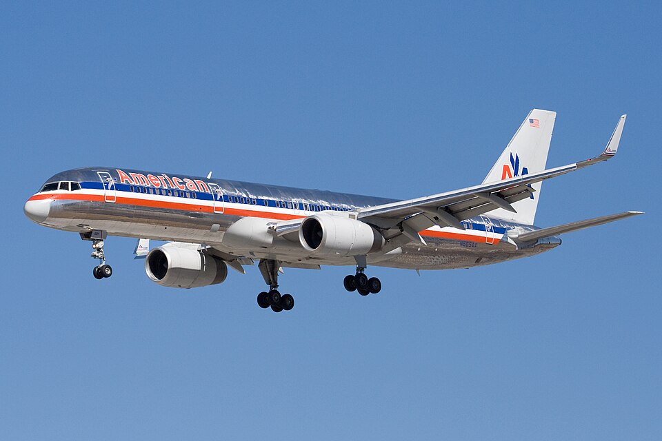Boeing 757-200 in flight