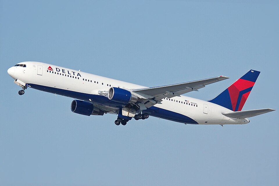 Boeing 767-300ER in flight