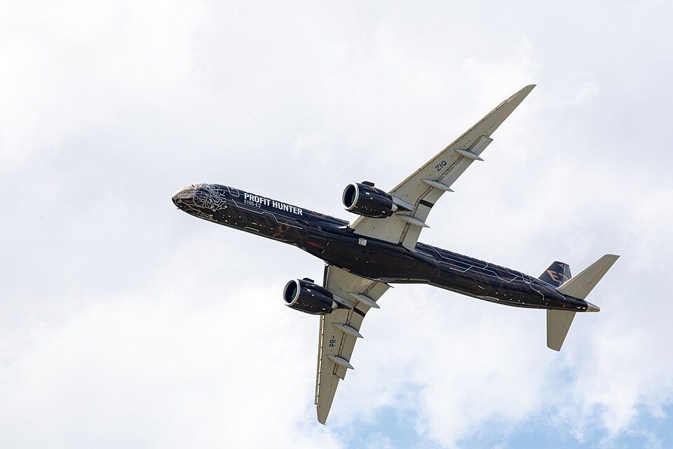 Embraer E195-E2 in flight